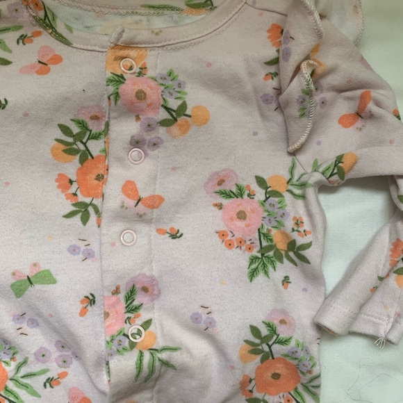 Children’s Place floral sleep and play - ruffles and covered feet - Picture 4 of 4